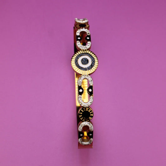 Bracelet with circular design on a pink background