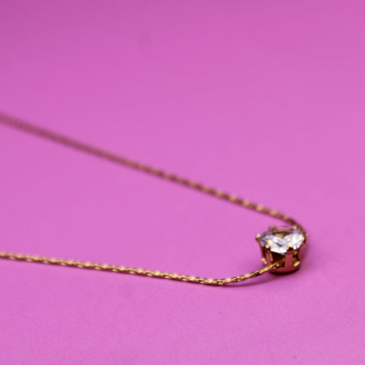 6-Claw Diamond Pendant Necklace – High-Grade Niche Luxury Clavicle Chain for Women – 18K Gold Plated, Perfect Gift for Her